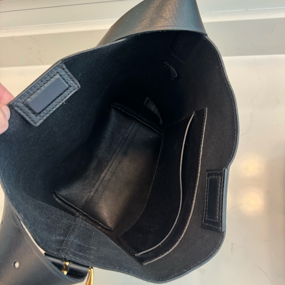 Madewell Essential Medium Bucket tote - Picture 5 of 11